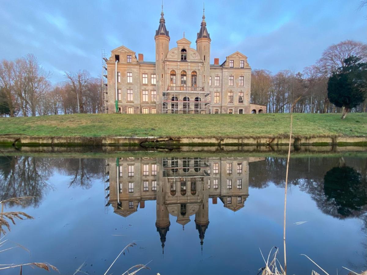 Hotel Am Schlosspark Mallin Exterior foto
