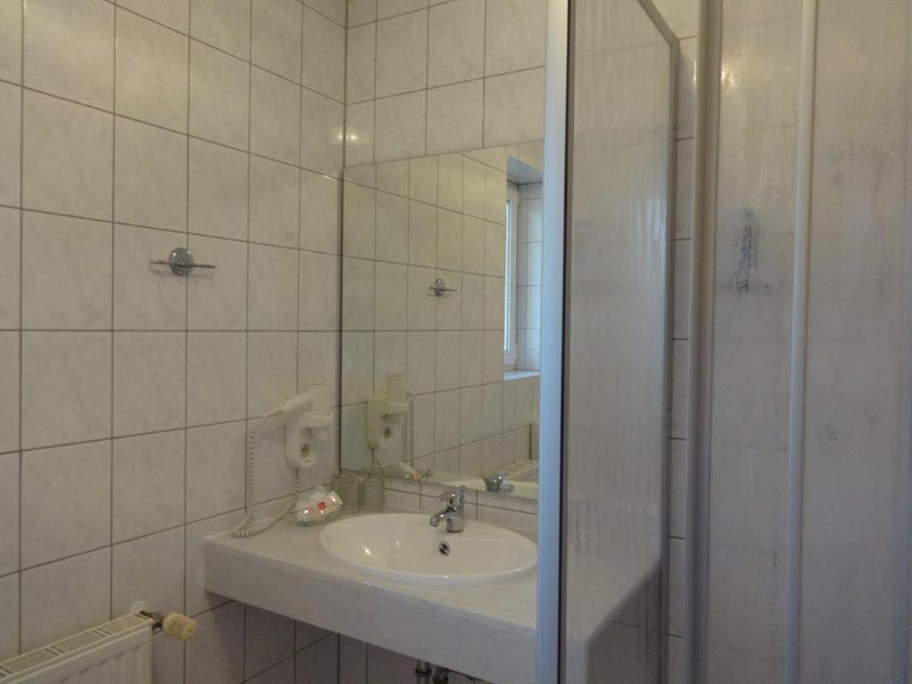 Hotel Am Schlosspark Mallin Habitación foto